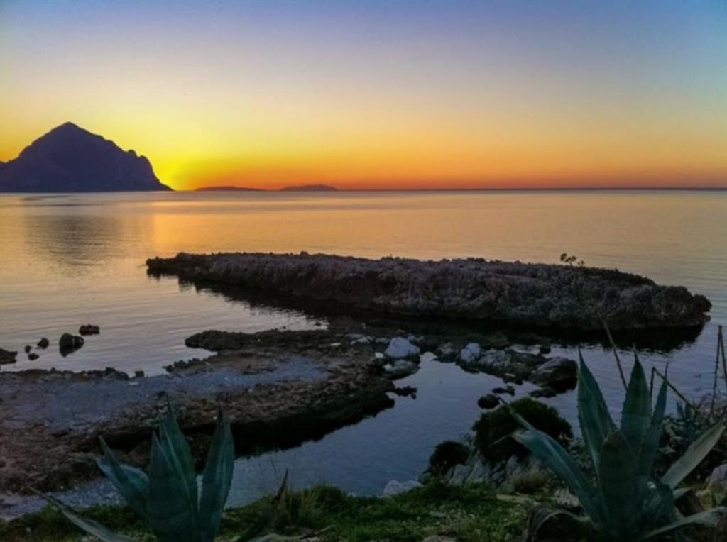 卡斯泰卢佐 Cala Di Ponente酒店 外观 照片